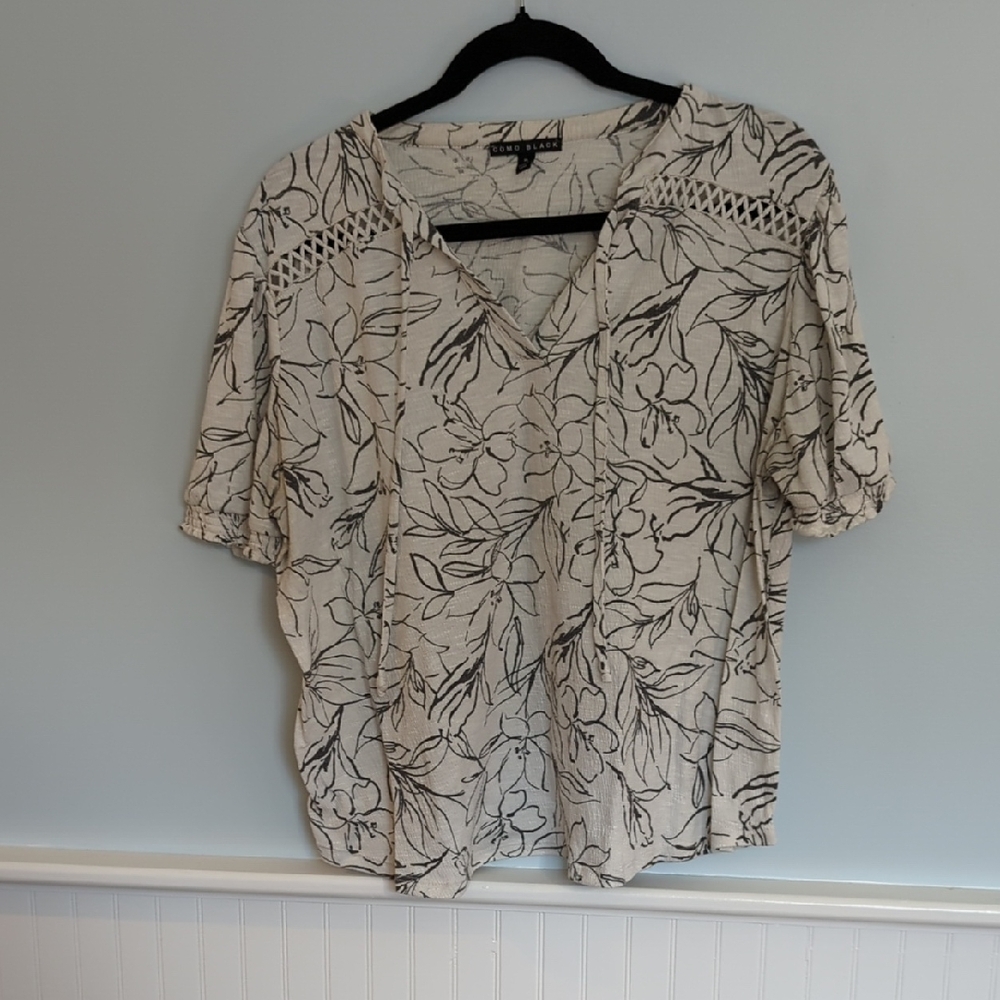 Chic Floral V-Neck Blouse